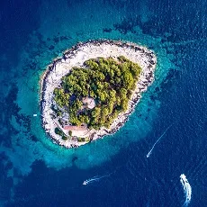 Group Tour of Blue Cave and Adriatic Islands Near Split