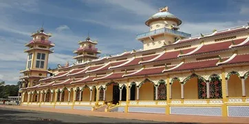 Half Day Cao Dai Temple and Cu Chi Tunnels