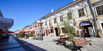 Half Day Saigon Food Tour by Motorbike