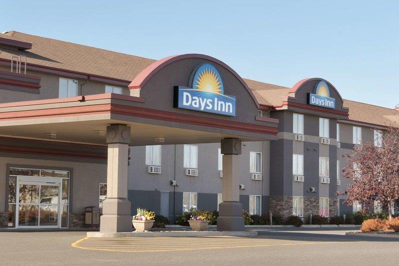 Days Inn & Suites By Wyndham Thunder Bay
