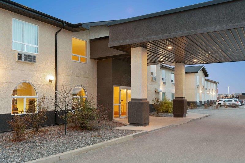 Days Inn & Suites By Wyndham Thompson