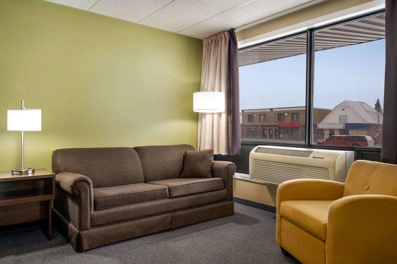 Super 8 By Wyndham Hearst On