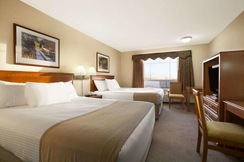 Super 8 By Wyndham High Level