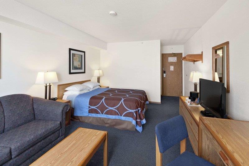 Super 8 By Wyndham Swift Current