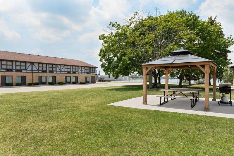 Days Inn By Wyndham Sarnia Harbourfront