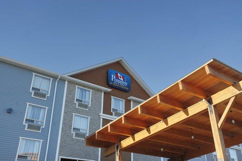 Pomeroy Inn & Suites At Olds
