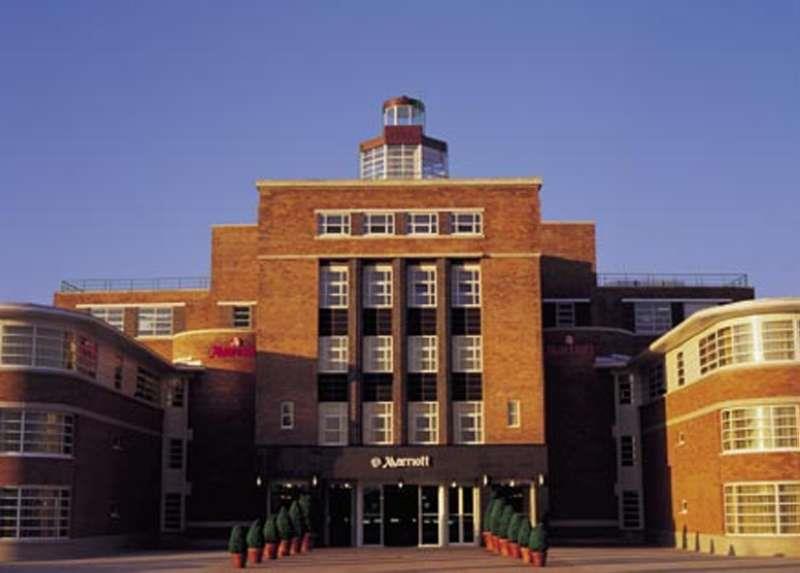 Crowne Plaza John Lennon Airport