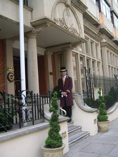 The Capital Hotel, Apartments  & Townhouse