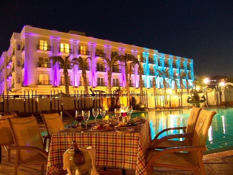 Rocks Hotel & Casino