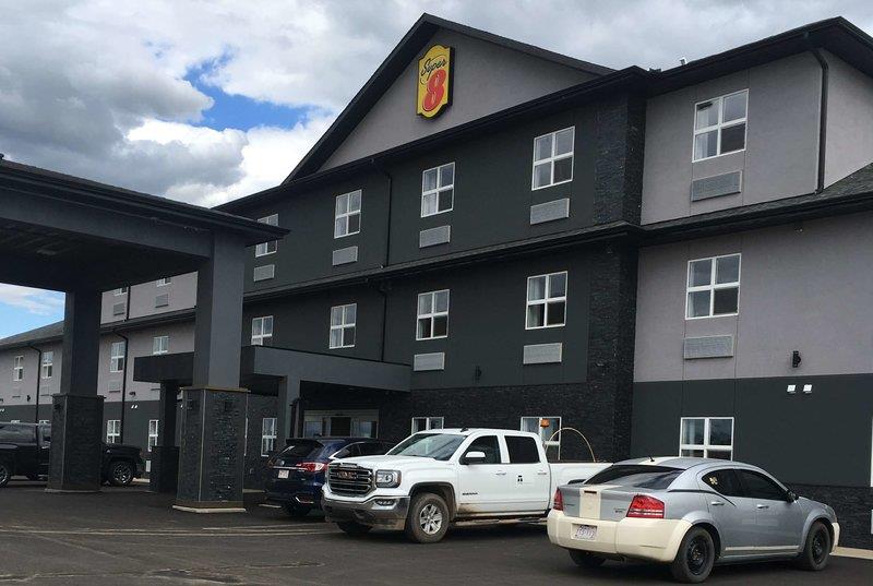 Super 8 By Wyndham Hardisty