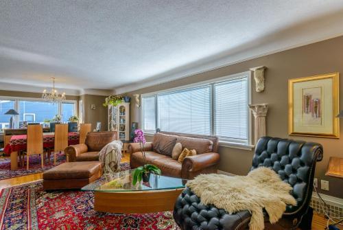 Crystals View Bed And Breakfast