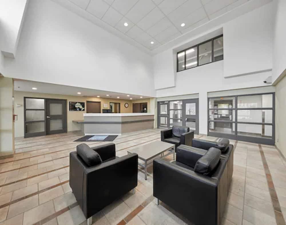 Residence & Conference Centre - King City