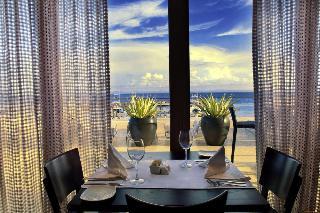 The Bannister Hotel & Yacht Club