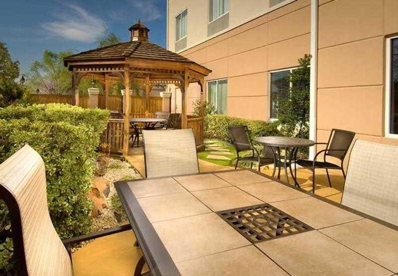 Fairfield Inn & Suites Marshall