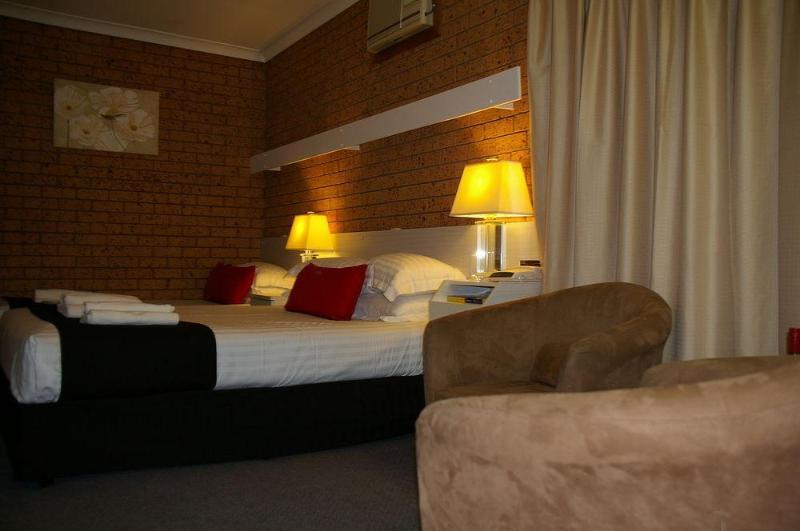 Golden Harvest Motor Inn