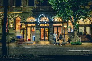 Grand Poet Hotel By Semarah