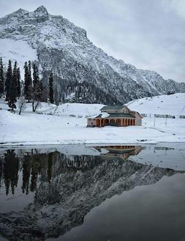 Hotel Pine Spring Gulmarg