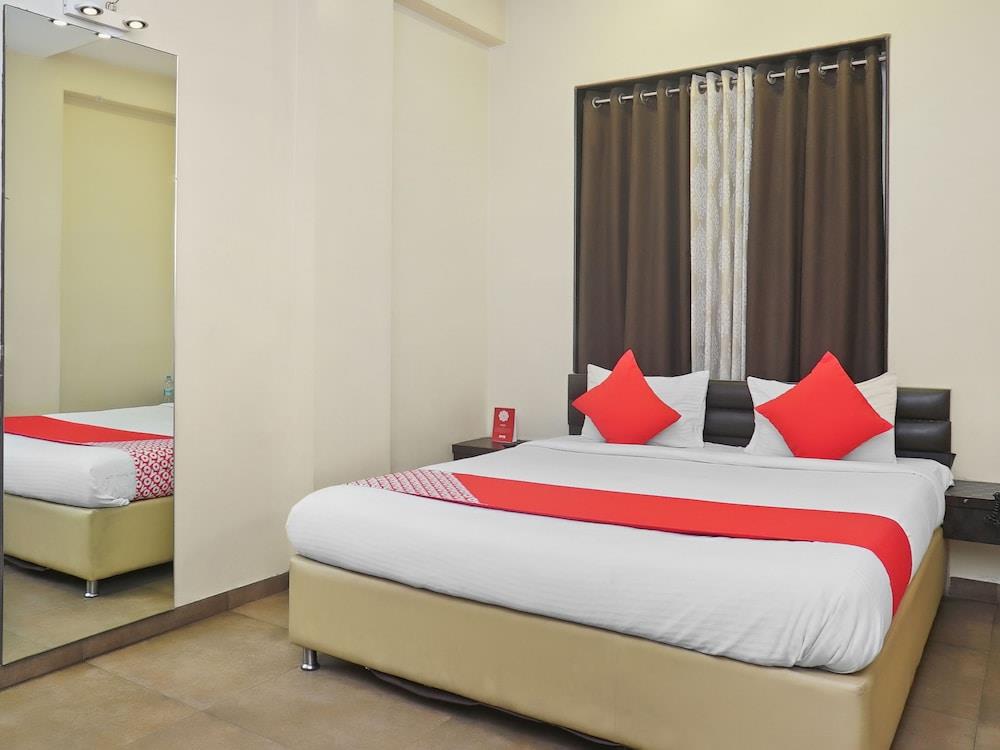 Hotel Shades Of Royal