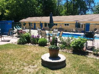 The Pinewood Adult Getaway By The Lake