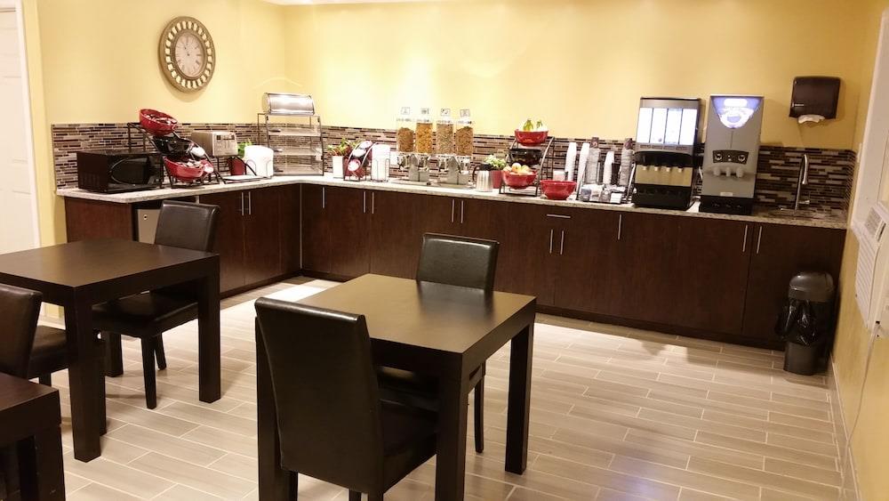 Parkway Motel & European Lodges