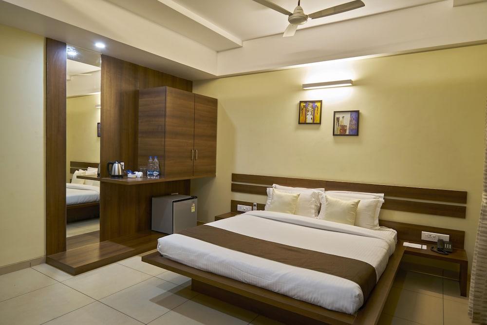 Hotel 3 Leaves Kolhapur