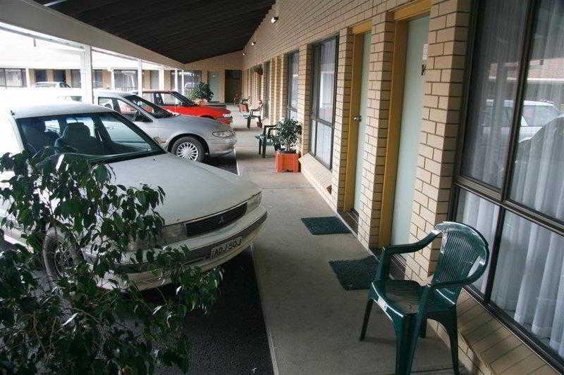 Top Of The Town Motel