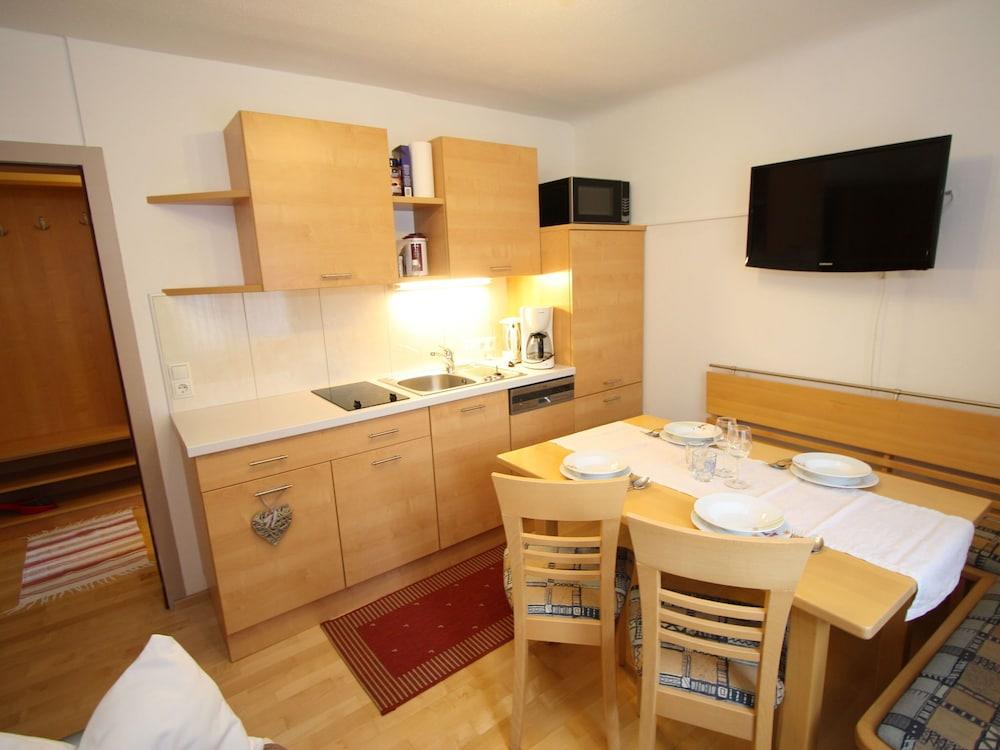 Cozy Apartment In Niedernsill With Garden