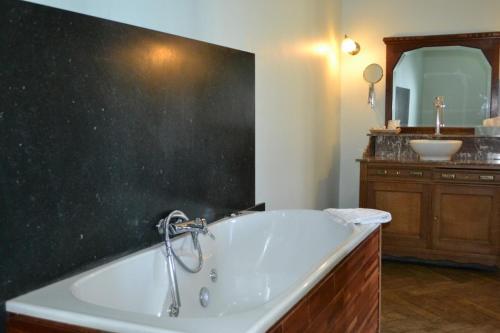 Domaine Du Chateau De La Neuville