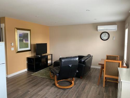 The Lionstone Inn Motel And Cottages