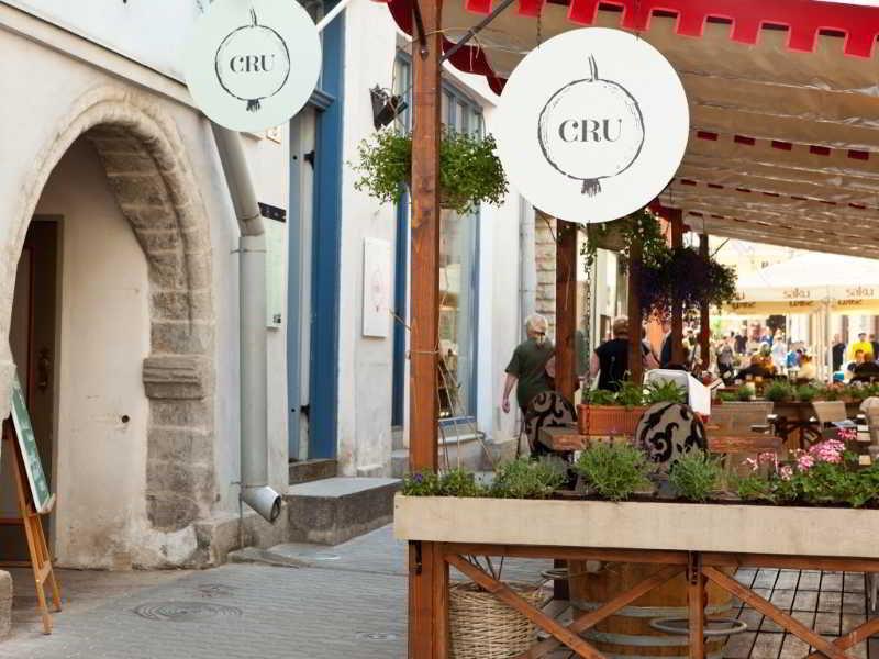 Cru Hotel And Restaurant