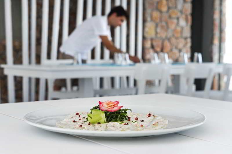 Acroterra Rosa Luxury Suites