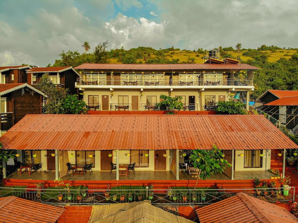 Oyo 26850 Casa De Lamore