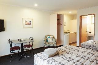 Admiral Court Motel And Apartments