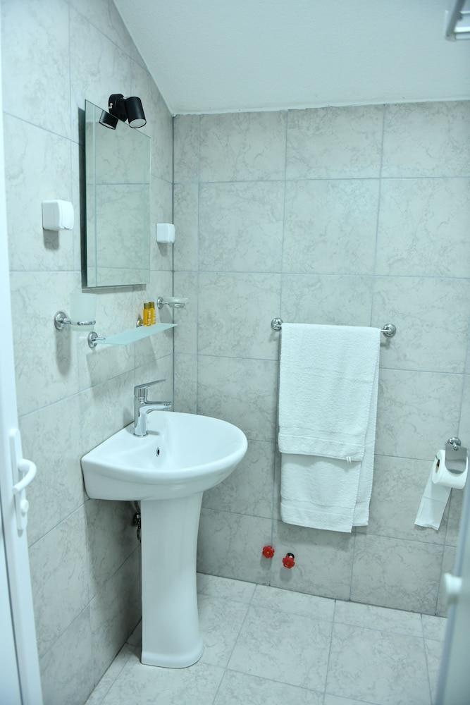 Hostel & Apartments Academy