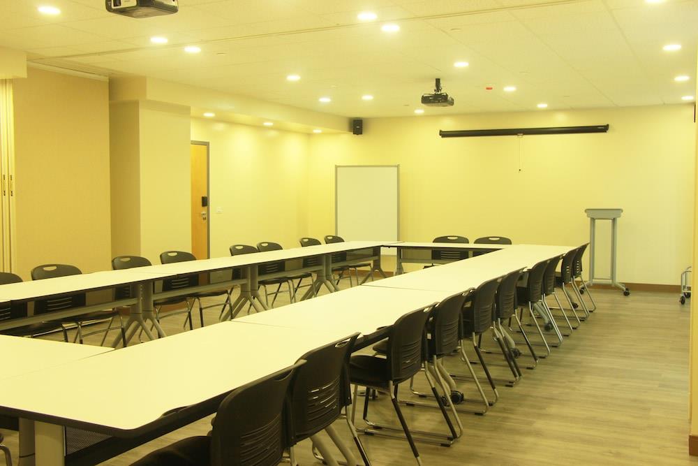 West Plaza Hotel By The Sea