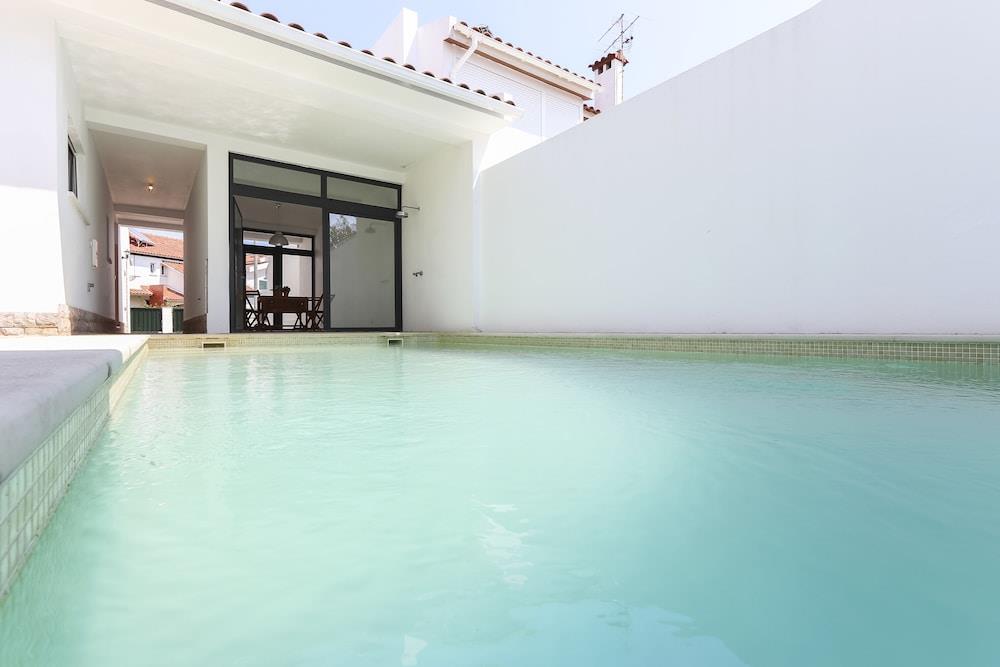 Parede Villa With Swimming Pool By Homing