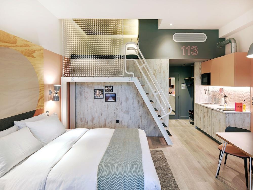 Room2 Southampton Hometel