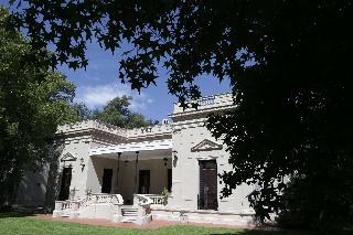 Howard Johnson Escobar Hotel