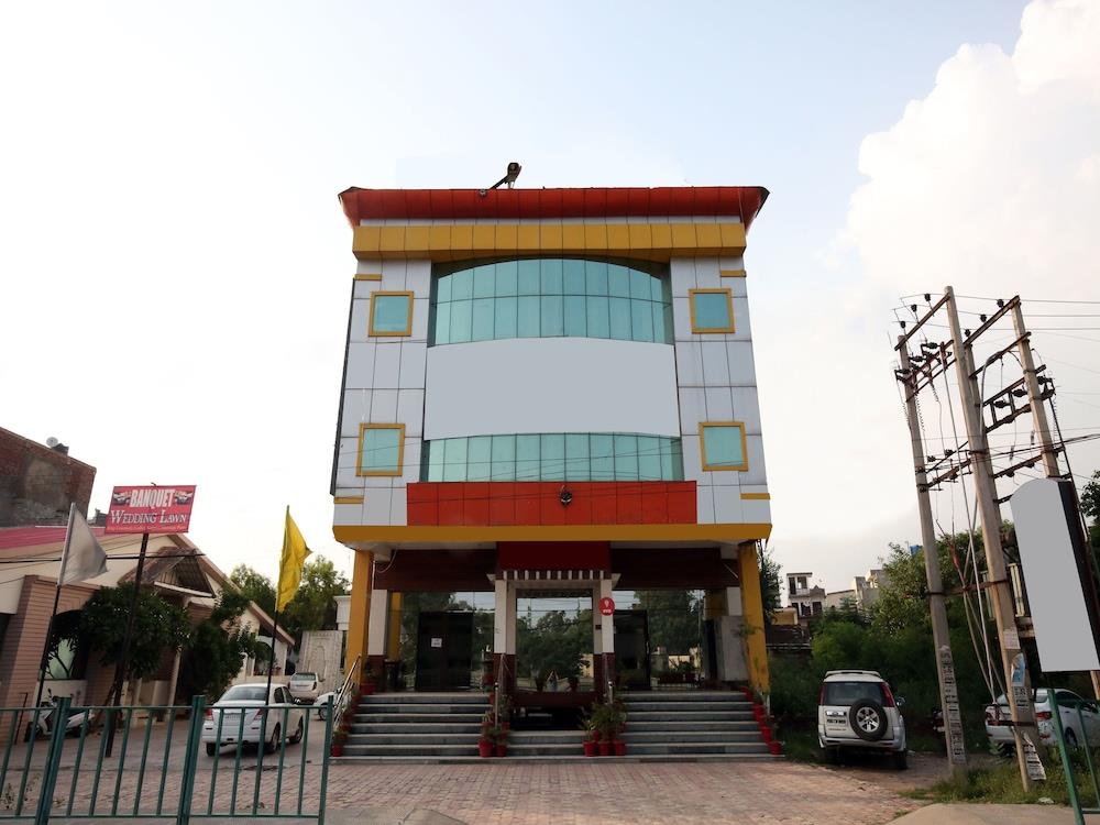 Capital O 10990 Hotel Gobind Regency