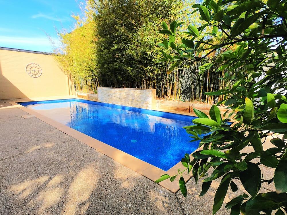 Cocknbull Boutique Hotel