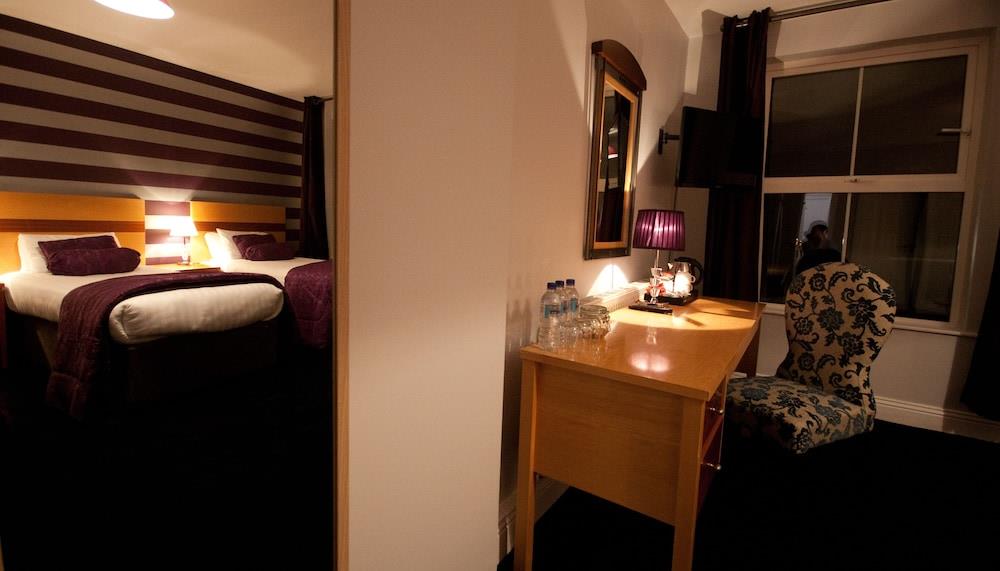 Dublin Airport Manor By Thekeycollections