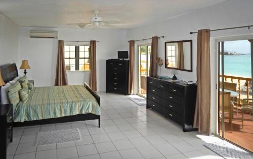 Rendezvous Bay Hotel