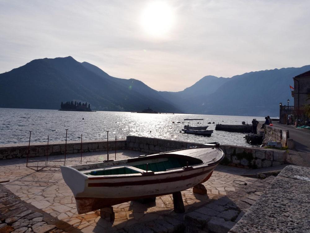 Villa & Apartments Perasto