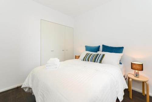 Canvas Suites On La Trobe