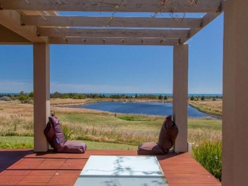 Golfers Paradise 52 Huntingdale Drive