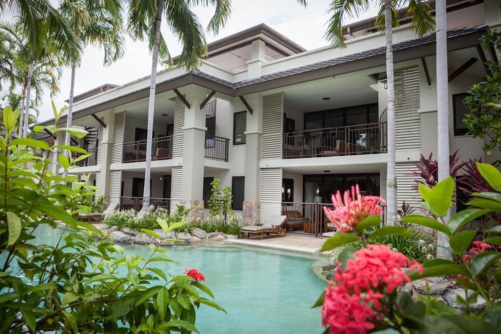 160 Sea Temple Swimout Apt