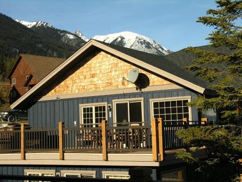 Lush Mountain Accommodations