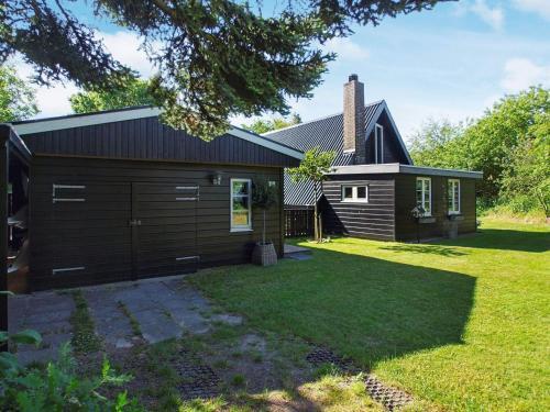 Five Bedroom Holiday Home In Græsted 2