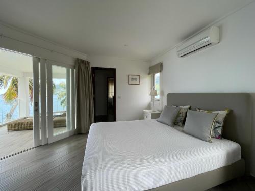 Vallonend Beachfront Villa With Excellent View