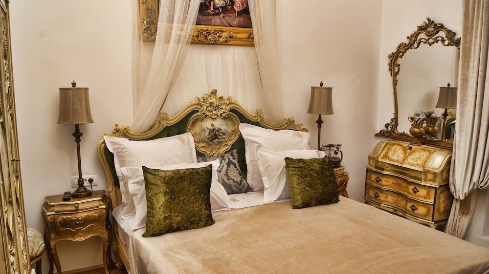 Conacul Coroanei Luxury Boutique Hotel